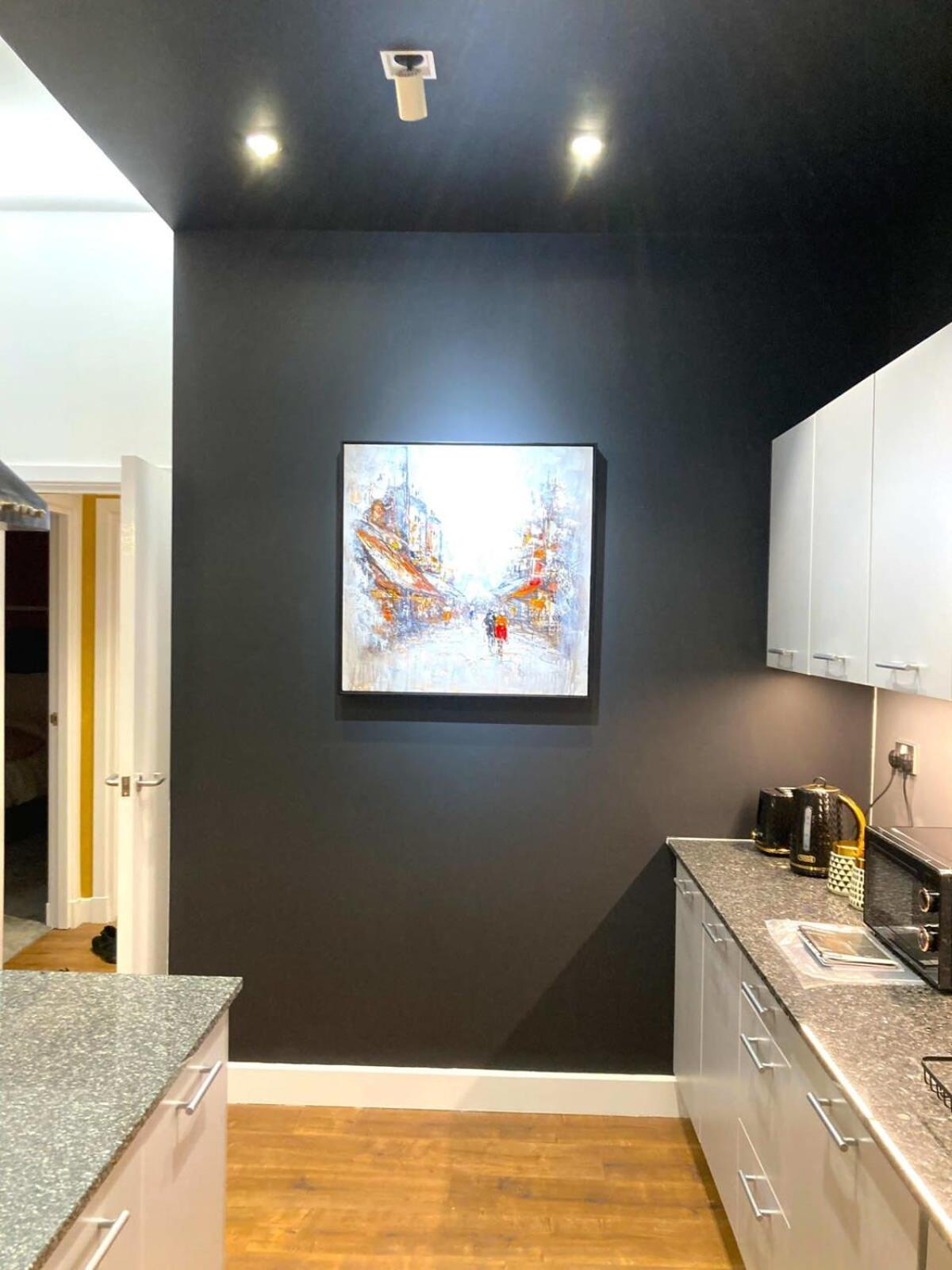 Stunning One Bed With Parking In Centre